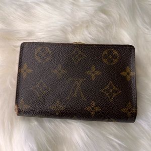 Louis Vuitton kisslock wallet